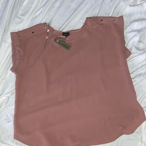 Women’s shirt size xxl not a bright pink but a very very light